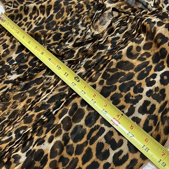 Express Cheetah Print Blouse. Medium. - Picture 6 of 9